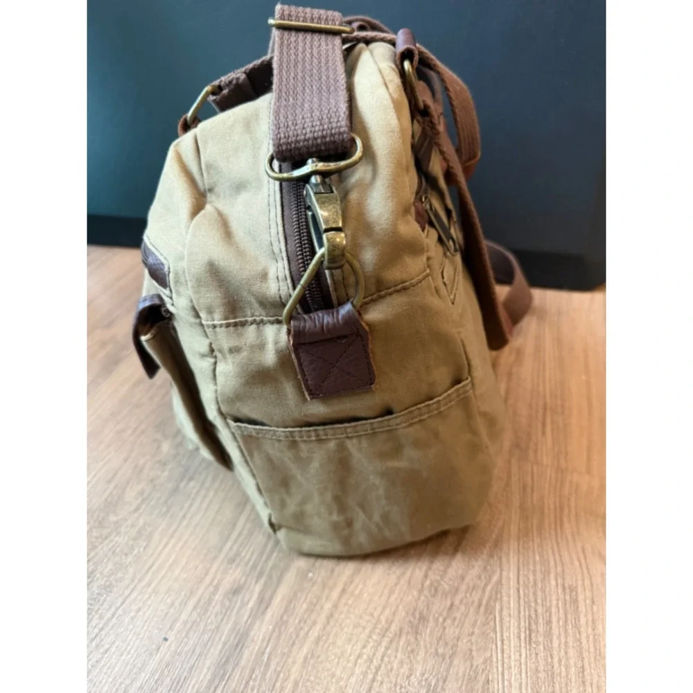 Duluth Trading Co Khaki Oilcloth Canvas Leather Trim Messenger Laptop Bag Field